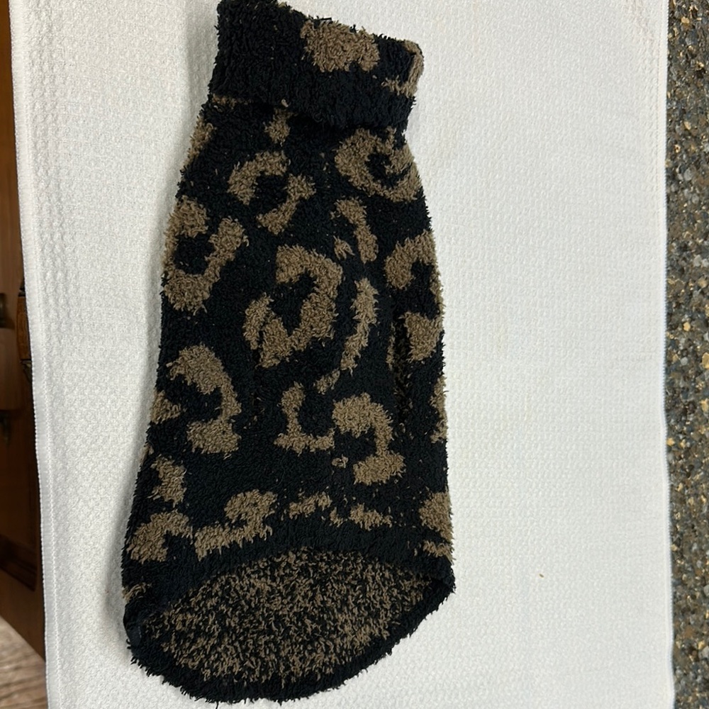 Barefoot Dreams Cozy Animal Print Dog Coat - Picture 3 of 5